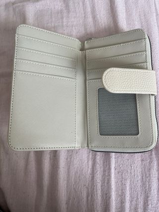 Portafoglio bianco in similpelle