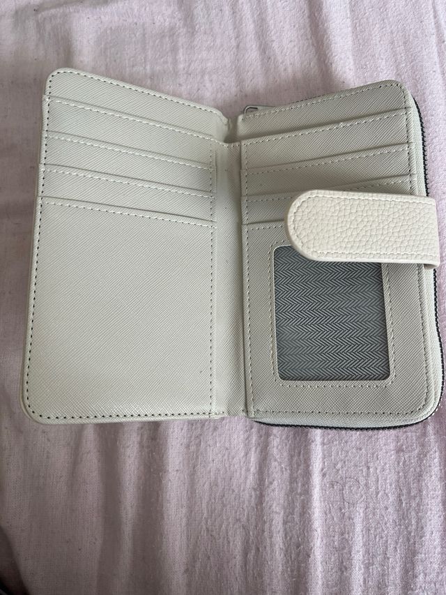 Portafoglio bianco in similpelle