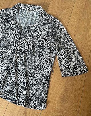 Blusa estampado animal print de leopardo