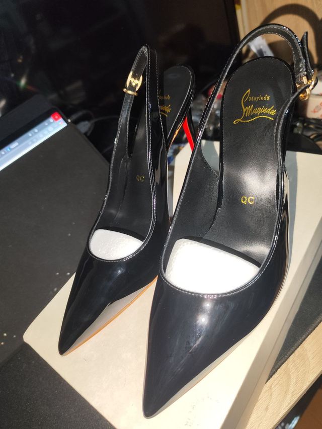 Tacones negros charol slingback talla 38
