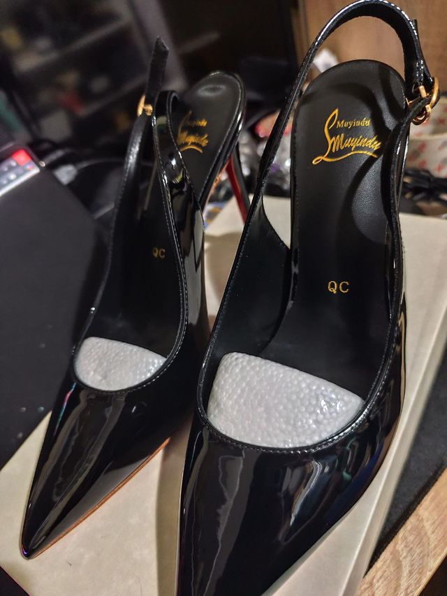 Tacones negros charol slingback talla 38