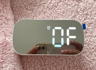 Orologio sveglia digitale a specchio