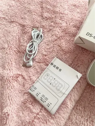 Orologio sveglia digitale a specchio