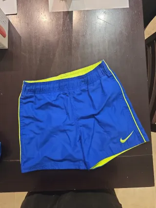 Bañador Nike Talla S (8-9 años)