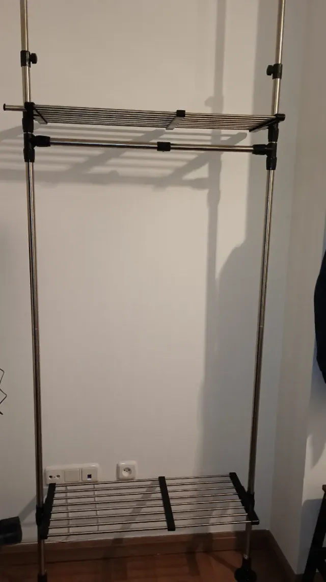 Perchero extensible metal y plástico