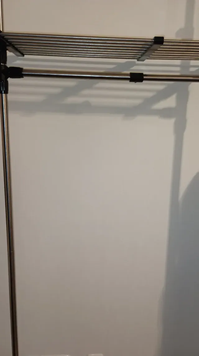 Perchero extensible metal y plástico