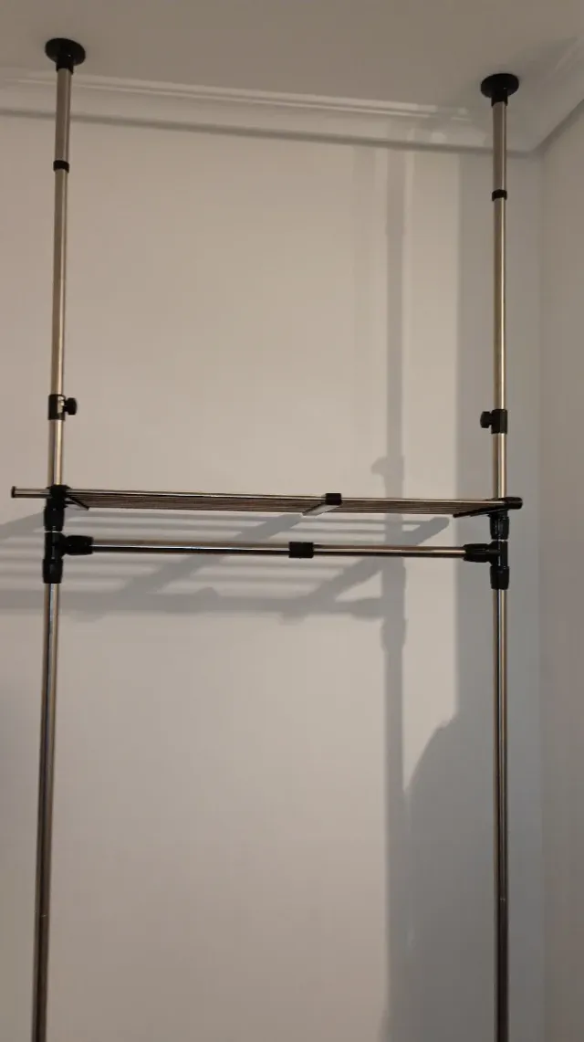 Perchero extensible metal y plástico