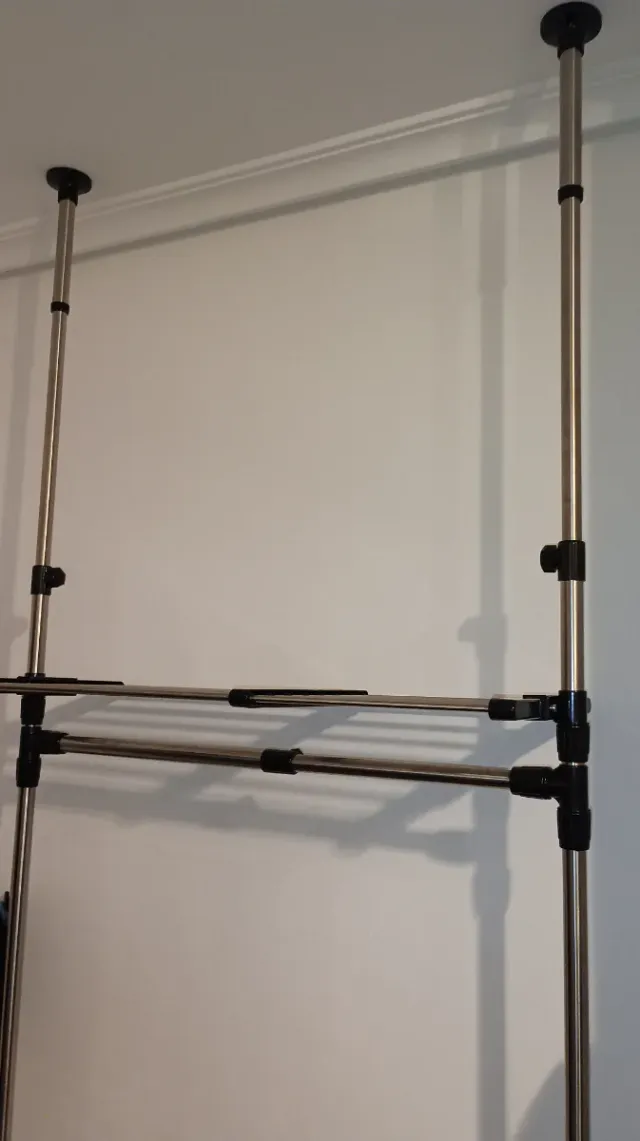 Perchero extensible metal y plástico