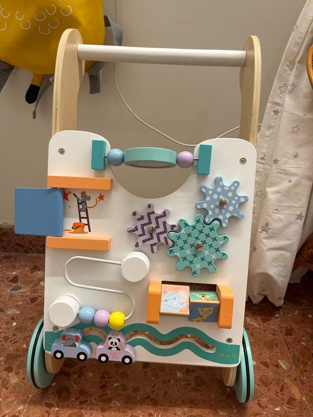 Andador de madera para bebés