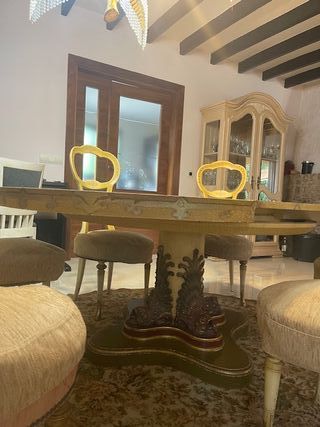 Comedor Neoclásico Vintage: Mesa y 4 Sillas