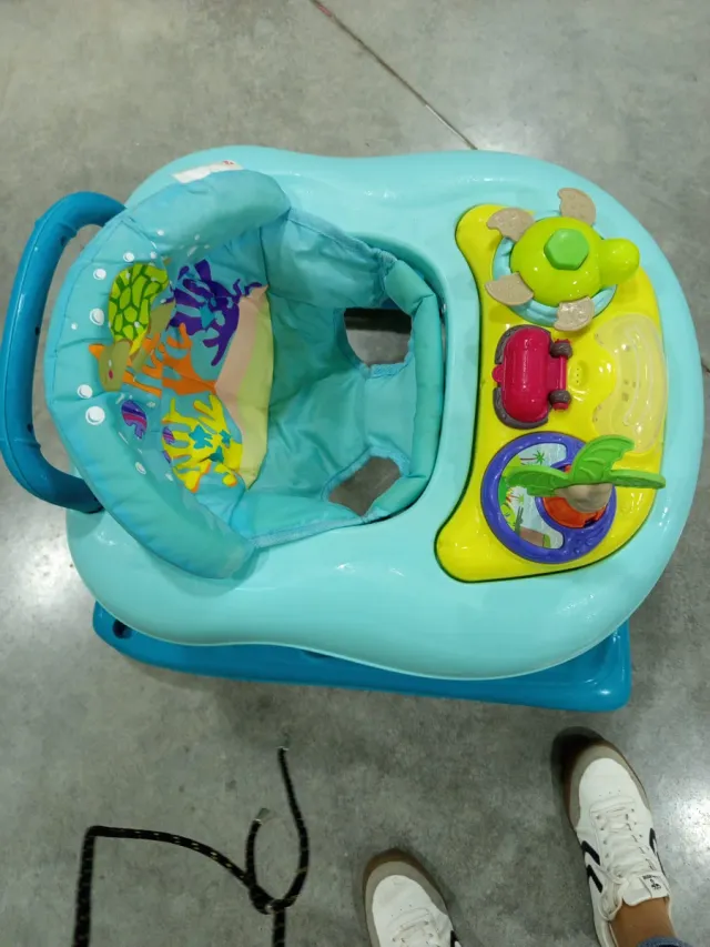 Andador para bebé con actividades