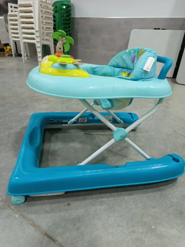 Andador para bebé con actividades