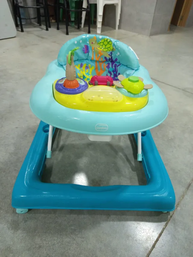 Andador para bebé con actividades