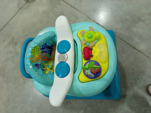 Andador para bebé con actividades