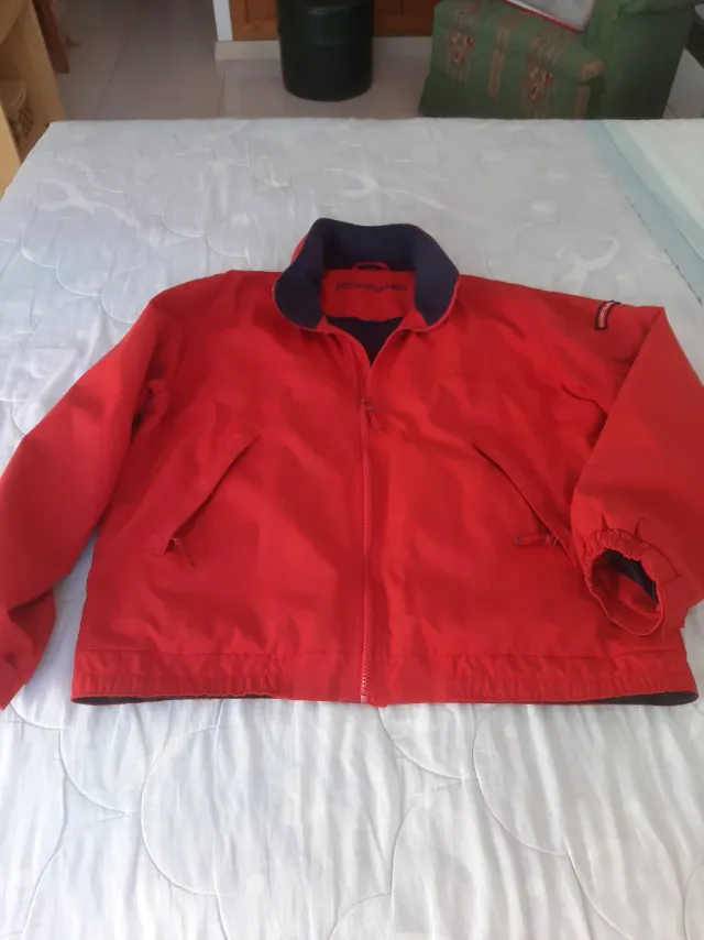 Cazadora hombre con capucha