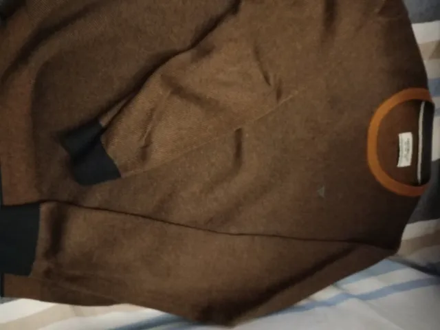 Maglione uomo marrone con dettagli neri