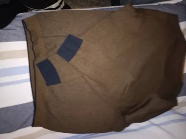 Maglione uomo marrone con dettagli neri