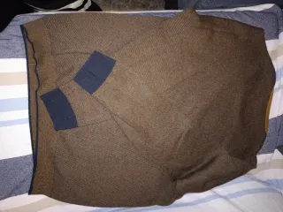 Maglione uomo marrone con dettagli neri