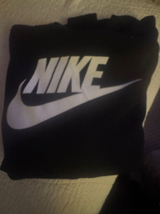 Sudadera Nike con Capucha Negra. Talla infantil.