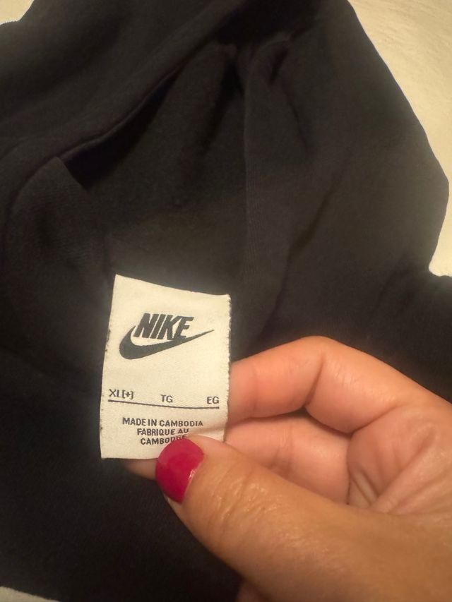 Sudadera Nike con Capucha Negra. Talla infantil.