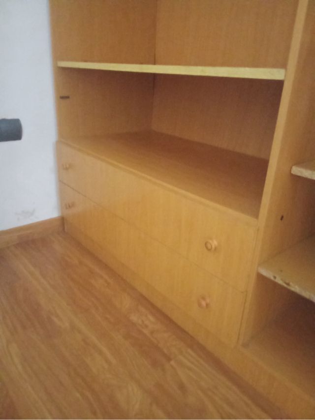 Armario de madera color beige/marrón