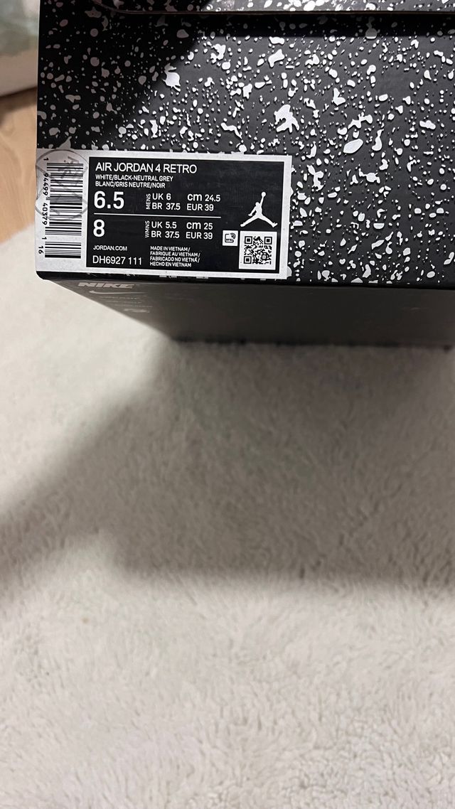 Zapatillas Jordan 4 Grises y Blancas