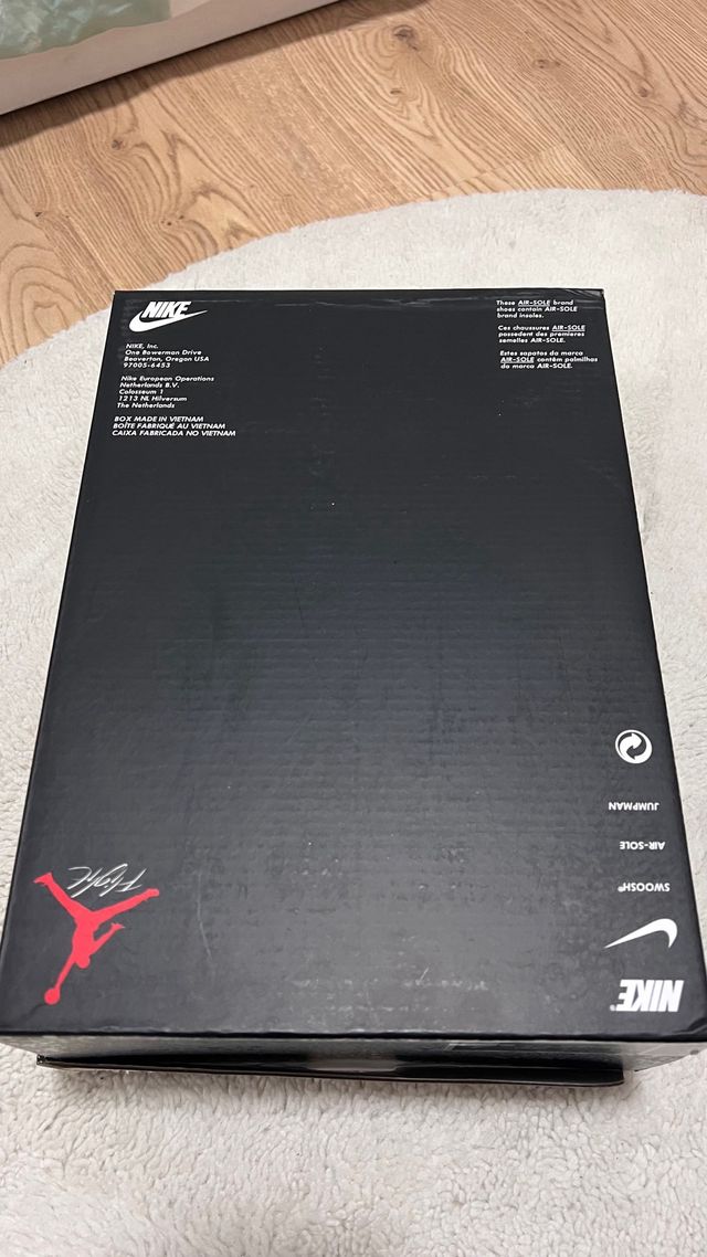 Zapatillas Jordan 4 Grises y Blancas