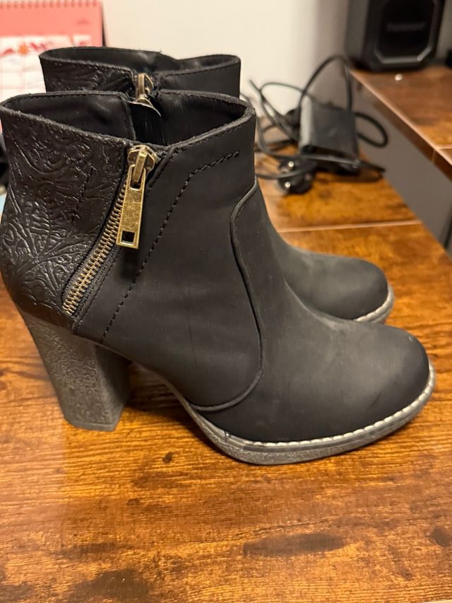 Botines tacón negros con cremallera