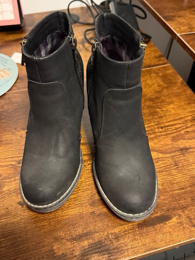 Botines tacón negros con cremallera