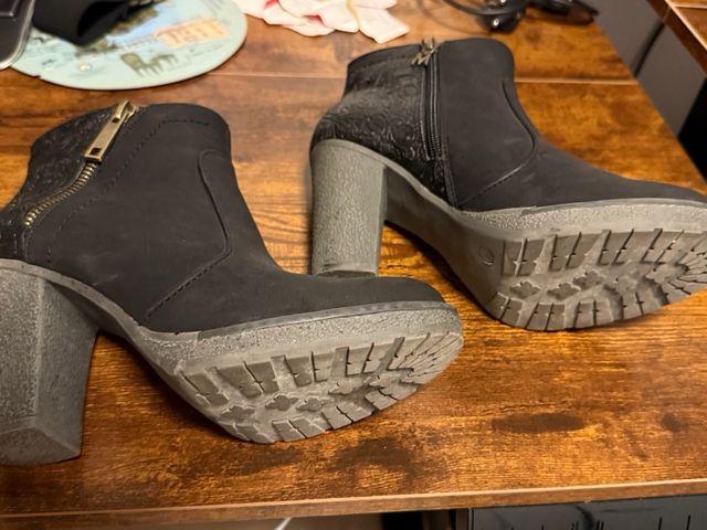 Botines tacón negros con cremallera