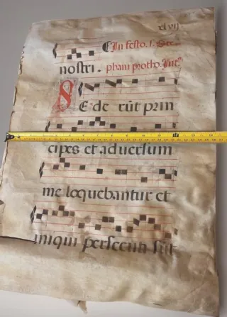 Tres pergaminos mediavales