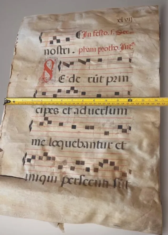 Tres pergaminos mediavales