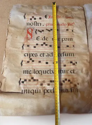 Tres pergaminos mediavales