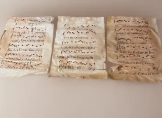 Tres pergaminos mediavales