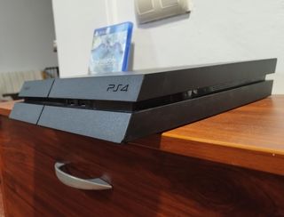 PS4 1TB Lista para Jugar Con Juego, Mando y Cascos