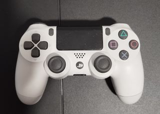 PS4 1TB Lista para Jugar Con Juego, Mando y Cascos