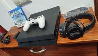 PS4 1TB Lista para Jugar Con Juego, Mando y Cascos