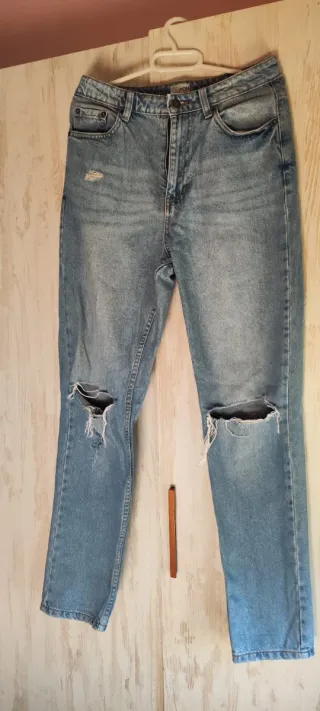 Pantalones vaqueros desgastados azules