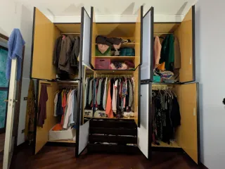 Armadio con ante e cassetti