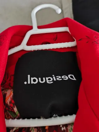 Chaqueta Desigual Roja Flores Talla M