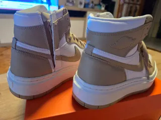 Nike Air Jordan 1 Elevate High Beige/Blanco