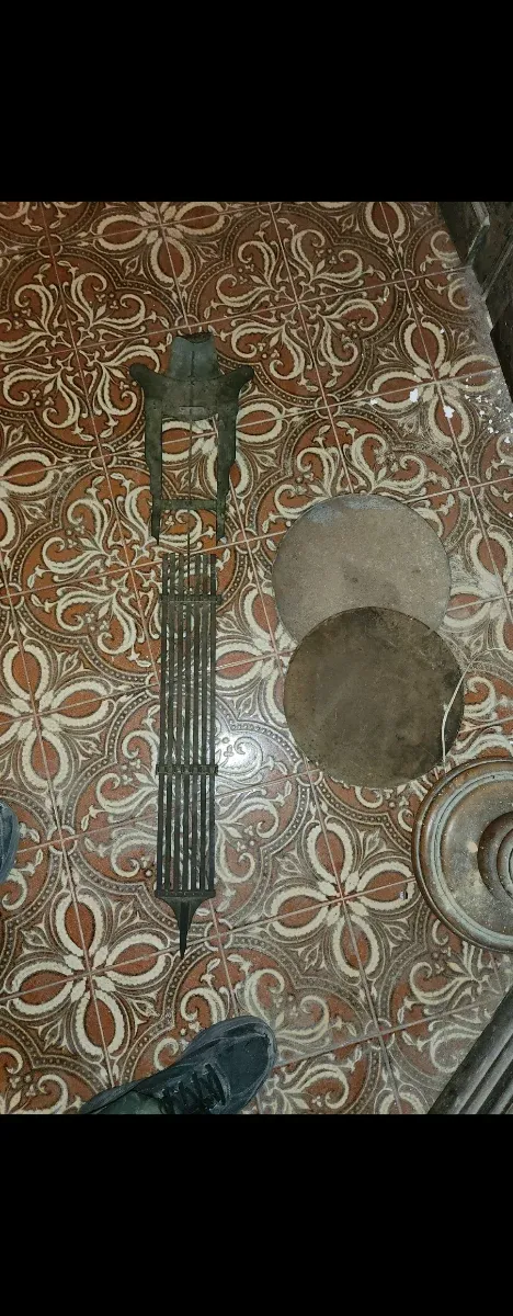 Reloj de pie antiguo madera tallada