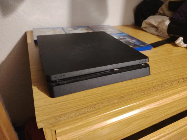 PS4 + Mando + Juegos