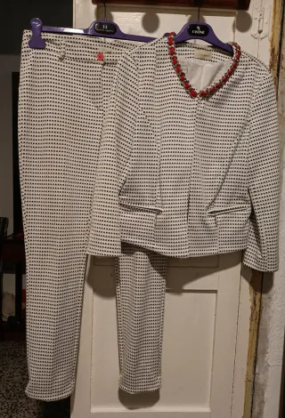 Traje de mujer chaqueta y pantalón