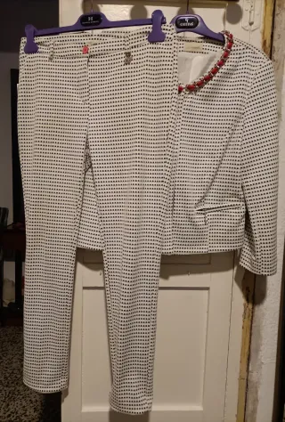 Traje de mujer chaqueta y pantalón