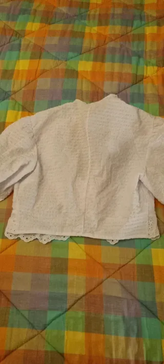 Camicetta bianca corta con volant