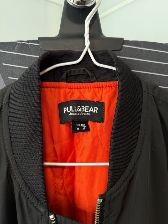 Chaqueta bomber Pull&Bear negra talla S