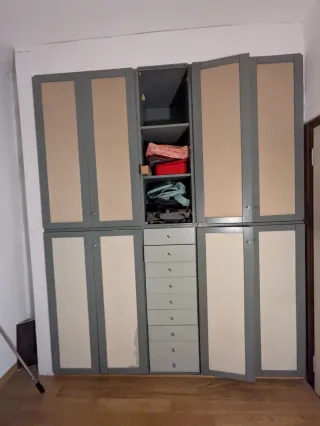 Armadio con ante e cassetti gratis