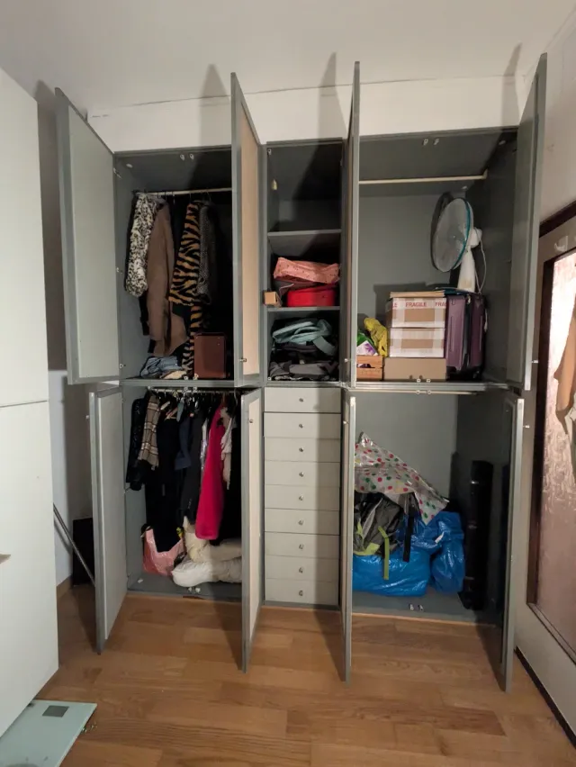 Armadio con ante e cassetti gratis