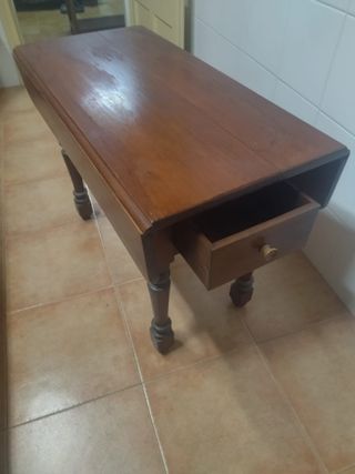 Mesa de madera maciza clasica